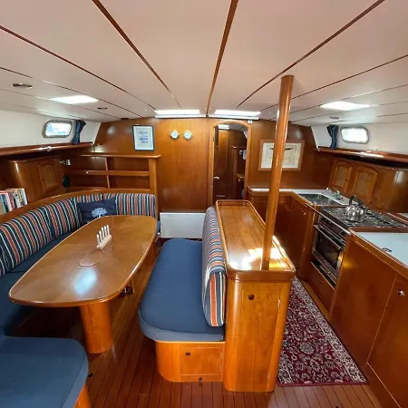 Beautiful And Comfortable Sailboat With Secure Parking Available Båthotell *
